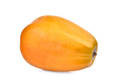 Beyaz arka planda izole edilmiş taze olgun papaya.