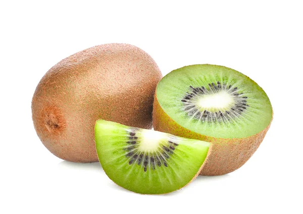 Inteiro e meio com fatia de kiwi isolado em backgr branco — Fotografia de Stock