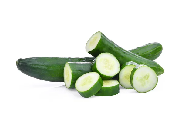 Groene verse Japanse komkommer, suhyo of courgette met segment isol — Stockfoto