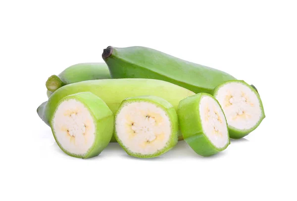 Banane verte crue cultivée avec tranche isolée sur fond blanc — Photo