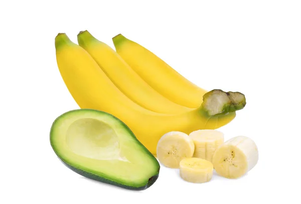 Спелый банан с ломтиком и половинкой авокадо изолирован на белом бэкгре — стоковое фото