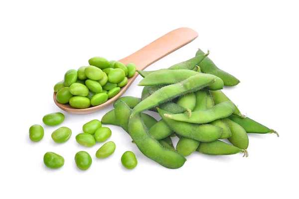 Groene edamame of soja bonen geïsoleerd op witte achtergrond — Stockfoto
