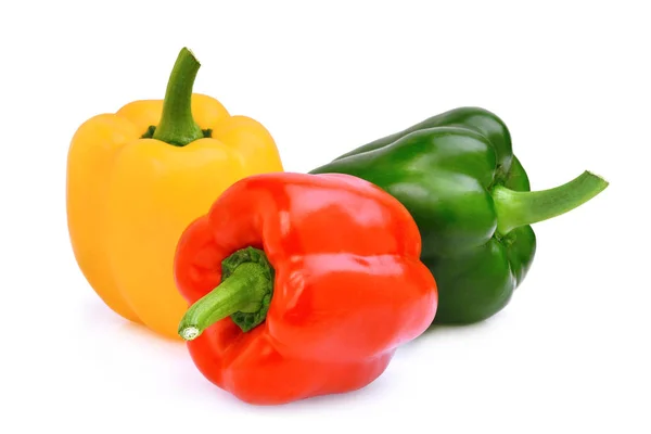 Jaune, rouge, vert, poivron doux ou capsicum isolé sur du whit — Photo