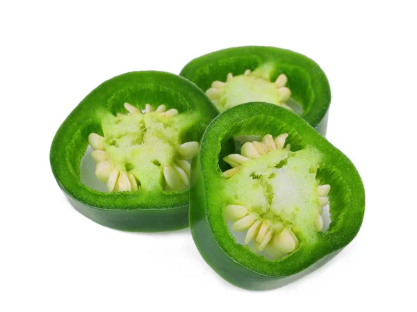 Bit av gröna jalapenos isolerad på en vit bakgrund — Stockfoto