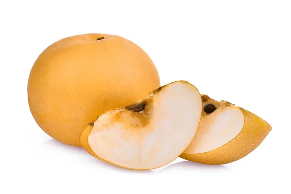 Geheel en snijd van sneeuw pear fruit geïsoleerd op witte achtergrond — Stockfoto