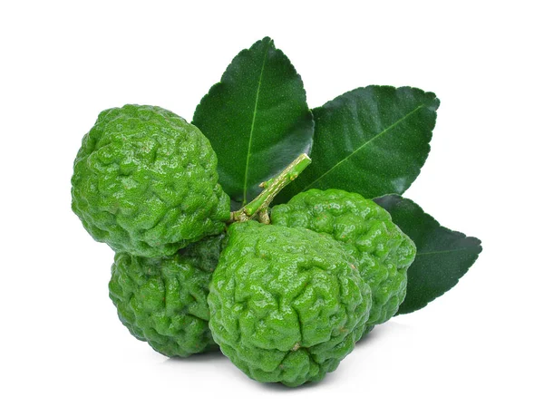 Entero de bergamota fresca con hojas verdes aisladas en la espalda blanca — Foto de Stock