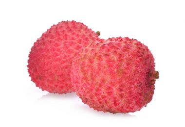 Beyaz arka plan üzerinde izole iki bütün kırmızı lychee