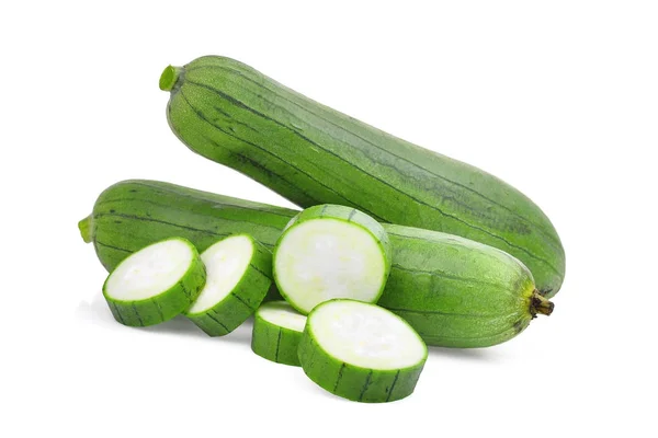 Verse groene spons kalebas of luffa slice geïsoleerd op witte b — Stockfoto