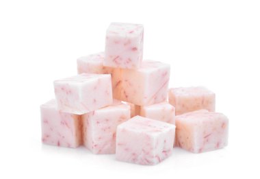 Beyaz arka plan üzerinde izole taro kök küp