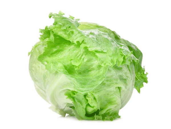 Zielona sałata lodowa izolowana na białym tle — Zdjęcie stockowe