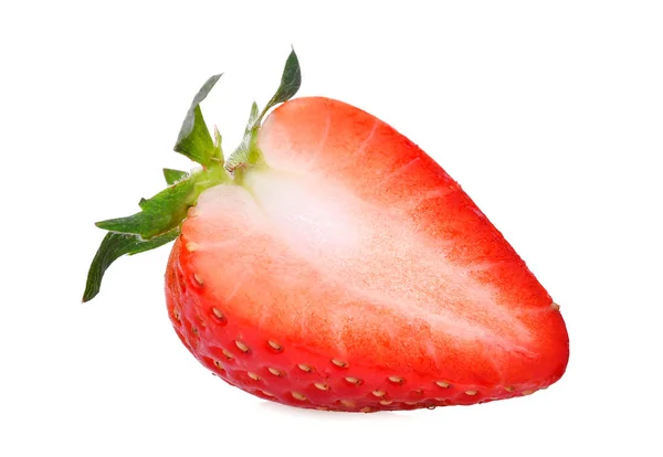 Ήμισυ αποκοπή του κόκκινη φράουλα που απομονώνονται σε λευκό φόντο — Φωτογραφία Αρχείου