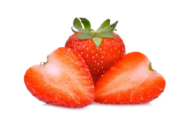 整个和半红草莓孤立的白色背景 — 图库照片