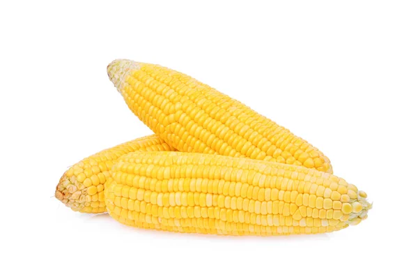 Свежий сырой кукурузы початок изолирован на белом фоне — стоковое фото