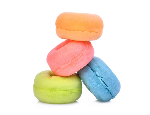 Colorido de mini rosquinhas isoladas em fundo branco — Fotografia de Stock