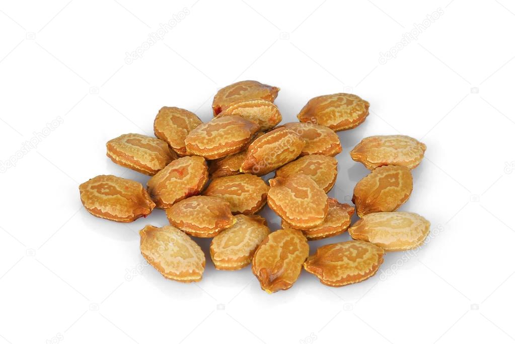 semillas de melón amargo aisladas sobre fondo blanco 2023