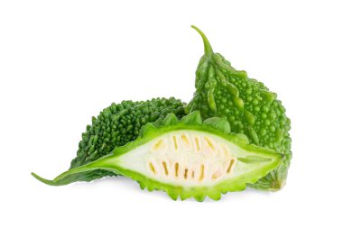 Beyaz arka plan üzerinde izole dilimleri ile acı kavun