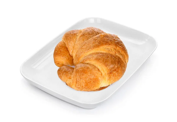 Croissant i den vita plattan isolerad på vit bakgrund — Stockfoto