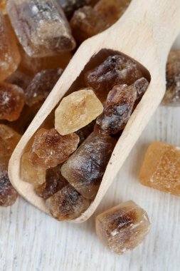 ahşap yüzeyde karamelize şeker