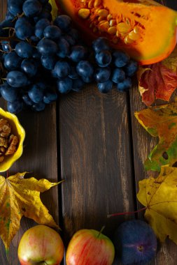 Kara tahta yüzeyde cadılar bayramı tatlıları