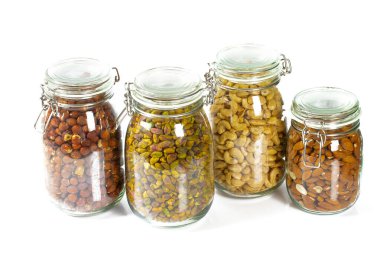 beyaz izole cam kavanozfındık