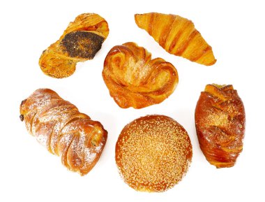 Beyaz üzerine izole tatlı çörekler.