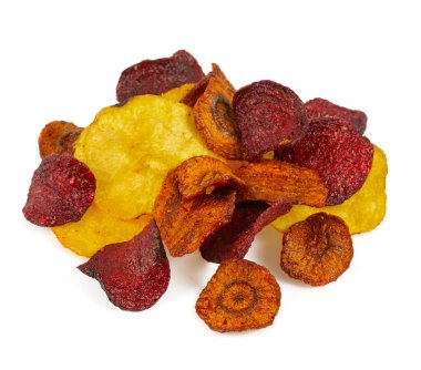 Sebze cipsleri beyaz üzerine izole