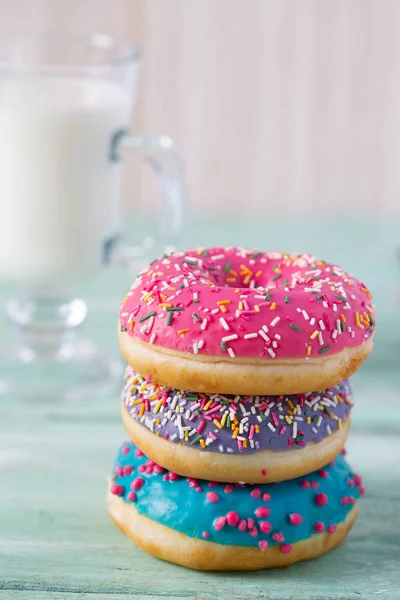 Beignets Colorés Verre Lait — Photo