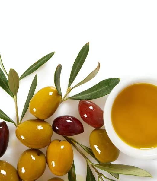 Olive Saporite Isolate Fondo Bianco — Foto Stock