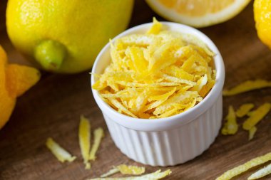 limon lezzet kahverengi ahşap yüzey üzerinde