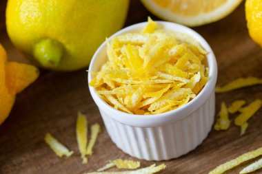 limon lezzet kahverengi ahşap yüzey üzerinde