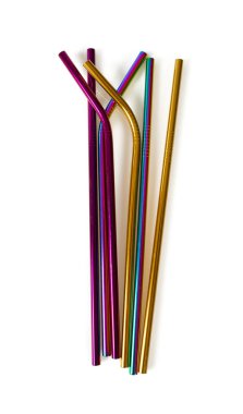 Metalik sıfır atık pipetleri beyaz üzerine izole 