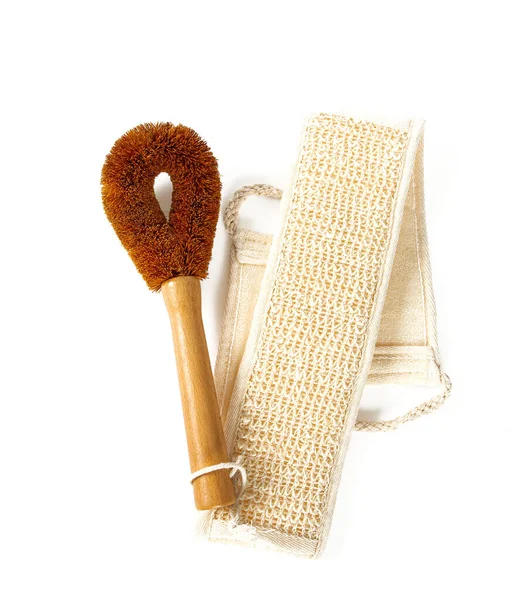 Přírodní štětce a scourer izolované na bílém — Stock fotografie