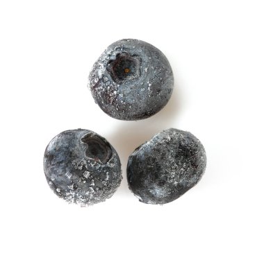 Donmuş Yabanmersinleri beyaz arkaplanda izole