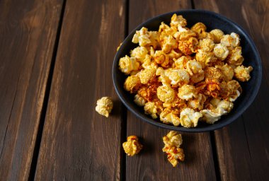 caramelized pop corn in a bowl