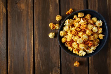 caramelized pop corn in a bowl