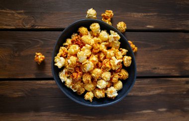 caramelized pop corn in a bowl