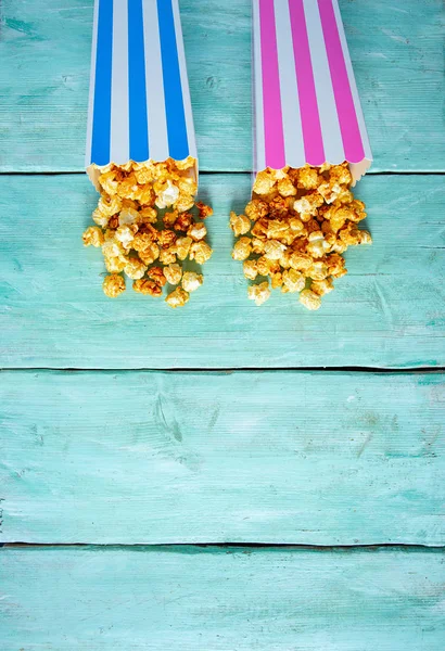 Karamelizovaná Popcorn Pruhované Papírové Krabičce — Stock fotografie