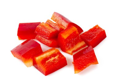 Kırmızı taze kırmızı biber beyaz arkaplanda izole edilmiş.