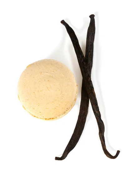 Macaron Alla Vaniglia Isolato Bianco — Foto Stock