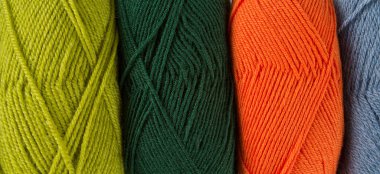 renkli yün iplik rulo