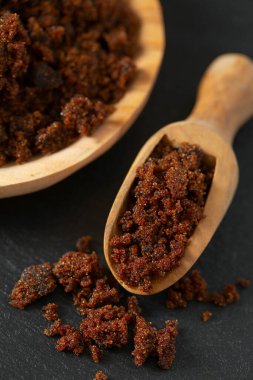 Tahta yüzeyde pekmez şekeri