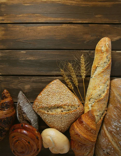 Čerstvý Chléb Dřevěném Povrchu — Stock fotografie