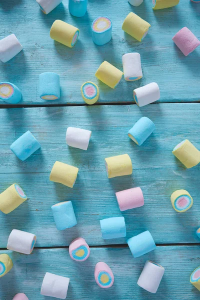 Marshmallow Colorido Superfície Madeira — Fotografia de Stock