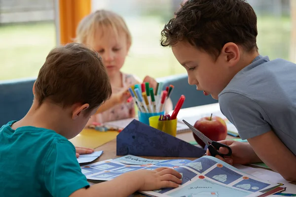 Enfants Faisant Leurs Devoirs Ensemble Maison — Photo