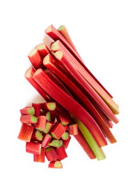 Taze ravent beyaz arkaplanda izole edilmiş.