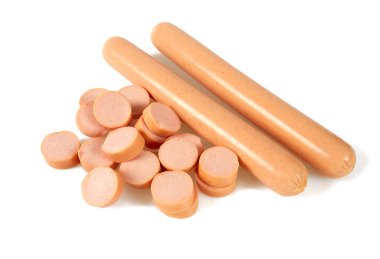 Beyaz arkaplanda taze sosis izole edilmiş.