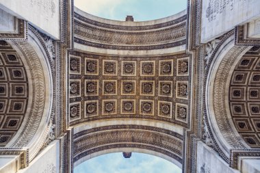 Paris 'te Zafer Takı