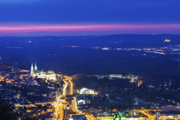 Klostret Klosterneuburg sett under solnedgången — Stockfoto