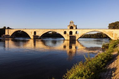 Pont Saint-Benezet Avignon Rhone Nehri üzerinde