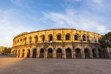 nimes arenası